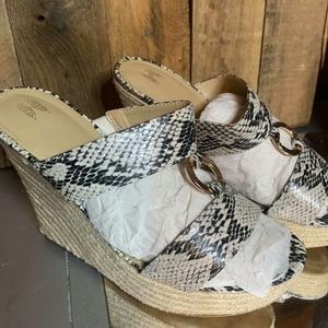 Victoria's Secret Wedges *Size 7.5*